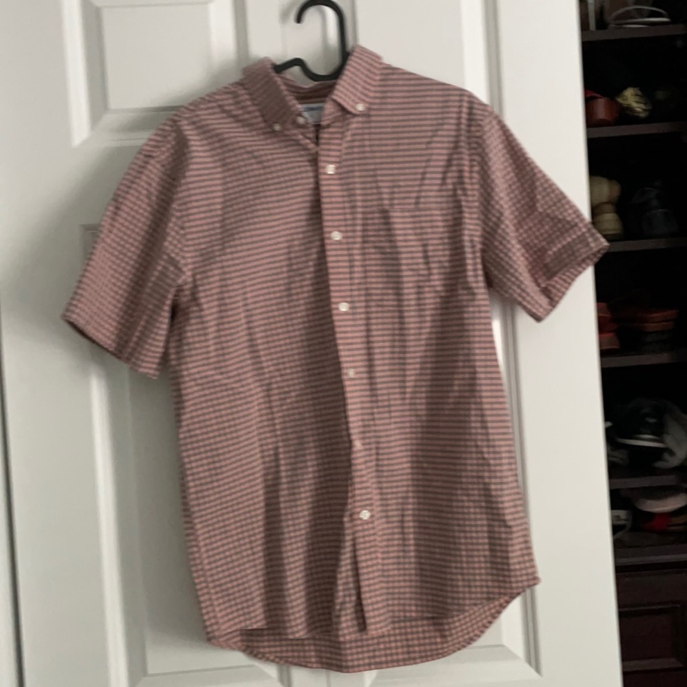Men’s pink and gray checkered casual button down